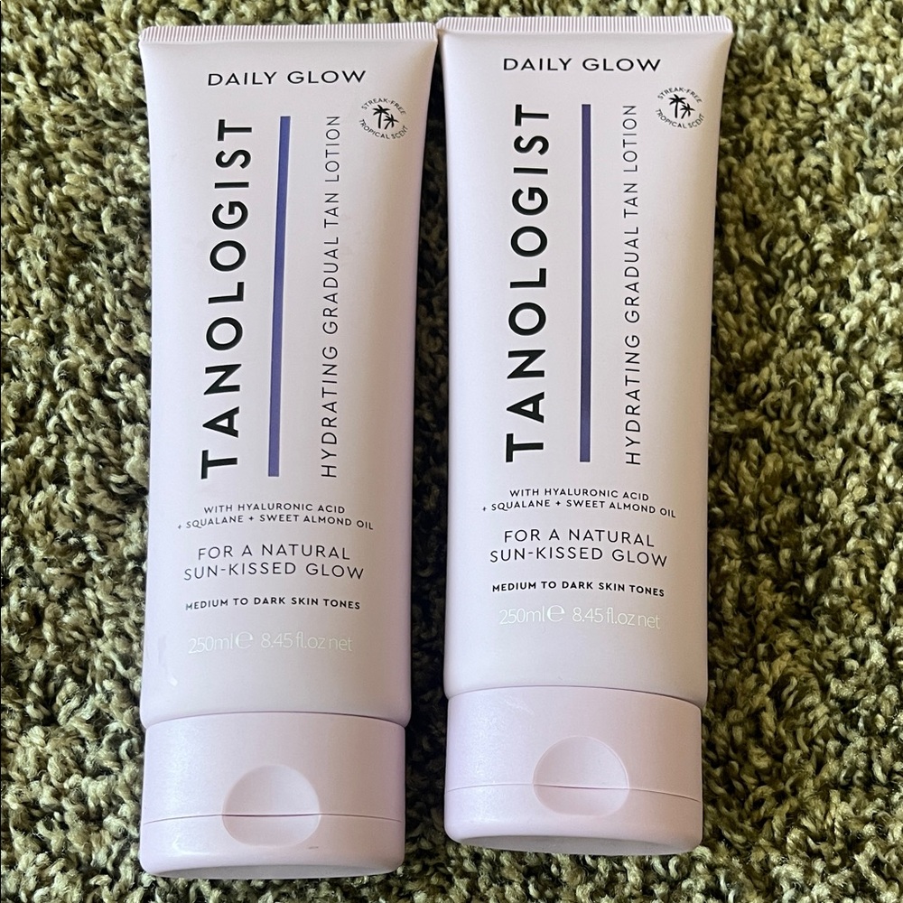 Daily Glow Hydrating Gradual Tan Lotion - Medium to Dark